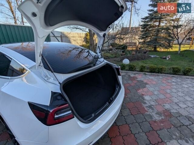 Белый Тесла Модель 3, объемом двигателя 0 л и пробегом 120 тыс. км за 19800 $, фото 42 на Automoto.ua