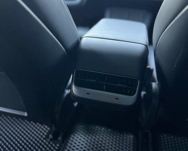 Білий Тесла Модель 3, об'ємом двигуна 0 л та пробігом 70 тис. км за 22500 $, фото 19 на Automoto.ua