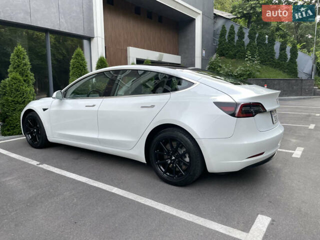 Белый Тесла Модель 3, объемом двигателя 0 л и пробегом 54 тыс. км за 16900 $, фото 3 на Automoto.ua