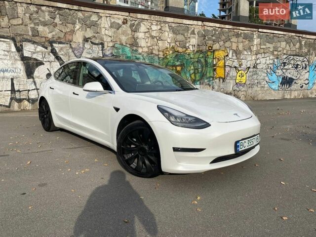 Белый Тесла Модель 3, объемом двигателя 0 л и пробегом 125 тыс. км за 16900 $, фото 2 на Automoto.ua