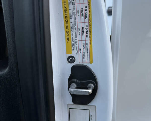 Белый Тесла Модель 3, объемом двигателя 0 л и пробегом 139 тыс. км за 17750 $, фото 50 на Automoto.ua