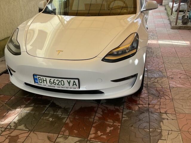 Білий Тесла Модель 3, об'ємом двигуна 0 л та пробігом 150 тис. км за 17989 $, фото 1 на Automoto.ua
