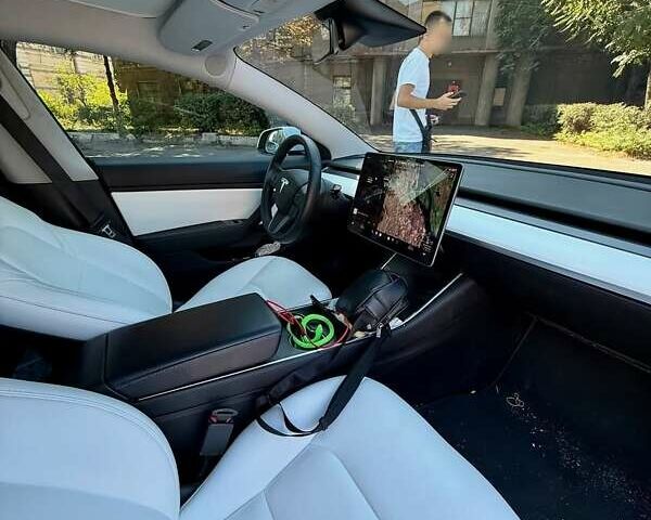 Білий Тесла Модель 3, об'ємом двигуна 0 л та пробігом 131 тис. км за 15900 $, фото 6 на Automoto.ua