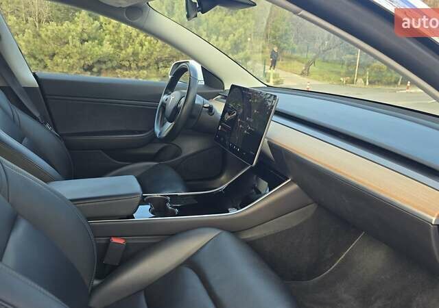 Белый Тесла Модель 3, объемом двигателя 0 л и пробегом 45 тыс. км за 16500 $, фото 11 на Automoto.ua