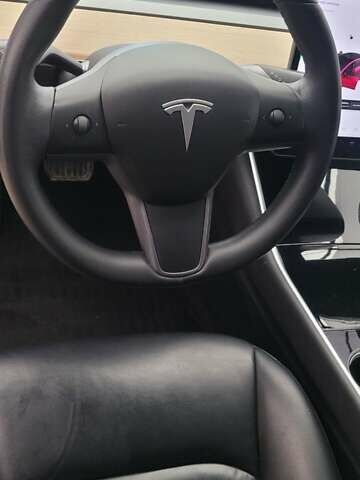 Білий Тесла Модель 3, об'ємом двигуна 0 л та пробігом 130 тис. км за 15500 $, фото 18 на Automoto.ua