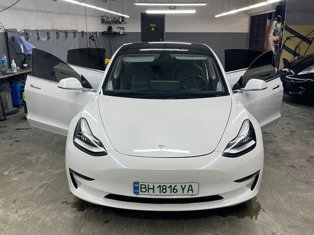 Білий Тесла Модель 3, об'ємом двигуна 0 л та пробігом 70 тис. км за 18000 $, фото 6 на Automoto.ua