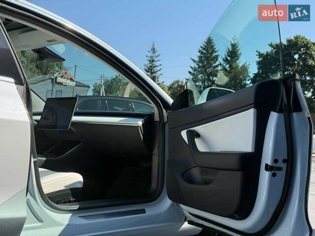 Белый Тесла Модель 3, объемом двигателя 0 л и пробегом 48 тыс. км за 20499 $, фото 44 на Automoto.ua