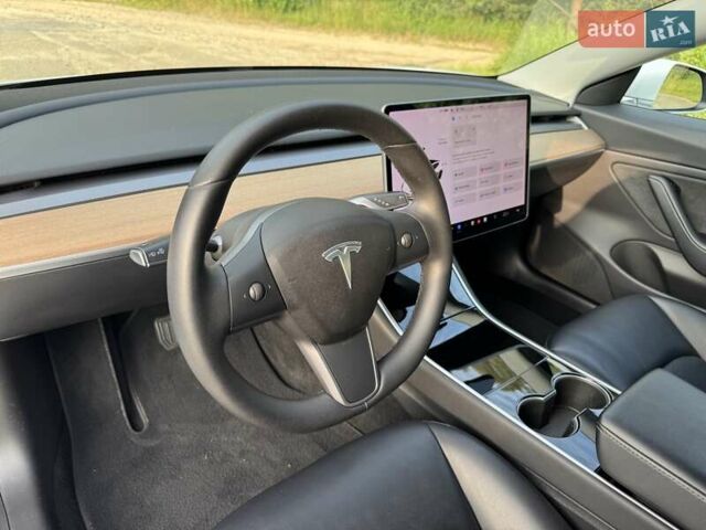 Белый Тесла Модель 3, объемом двигателя 0 л и пробегом 60 тыс. км за 17900 $, фото 32 на Automoto.ua