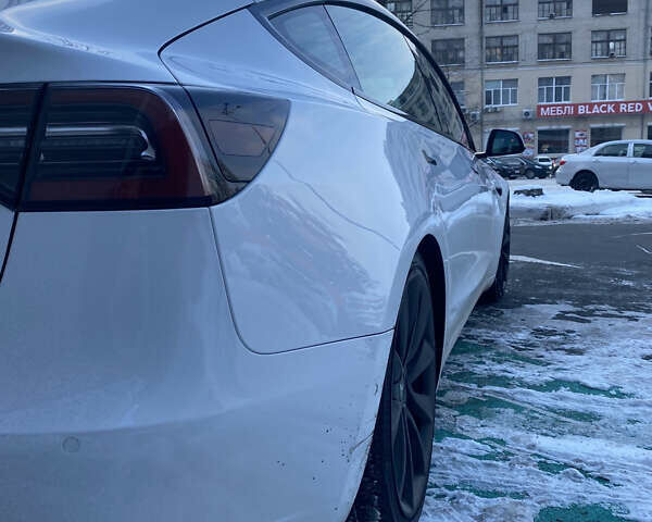 Белый Тесла Модель 3, объемом двигателя 0 л и пробегом 32 тыс. км за 32800 $, фото 4 на Automoto.ua