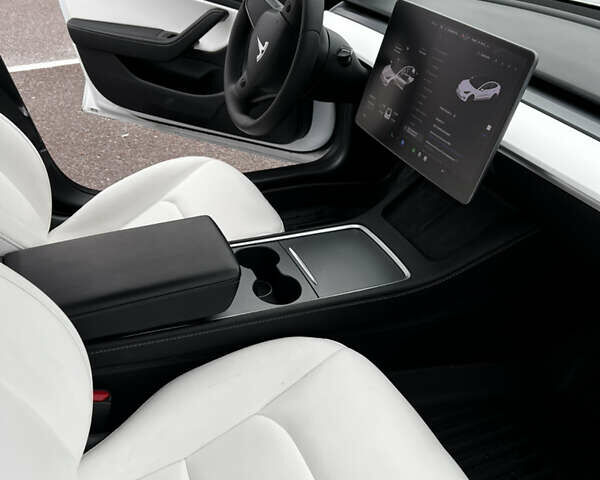 Білий Тесла Модель 3, об'ємом двигуна 0 л та пробігом 139 тис. км за 18900 $, фото 13 на Automoto.ua