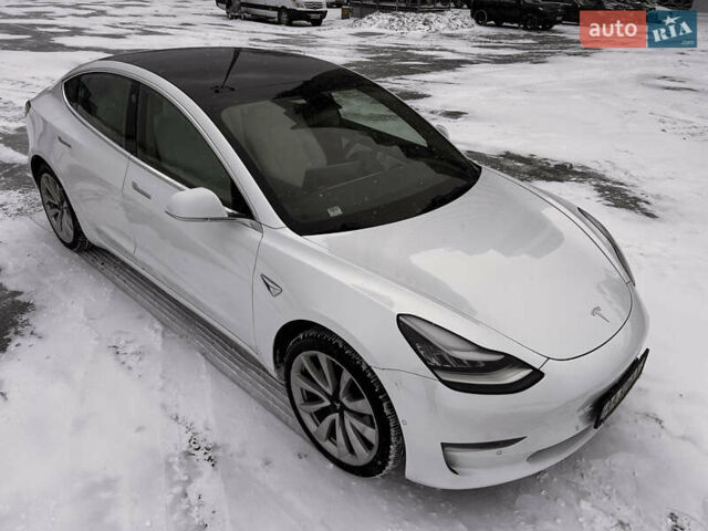 Белый Тесла Модель 3, объемом двигателя 0 л и пробегом 170 тыс. км за 15000 $, фото 2 на Automoto.ua