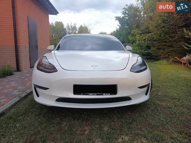 Білий Тесла Модель 3, об'ємом двигуна 0 л та пробігом 48 тис. км за 24800 $, фото 4 на Automoto.ua