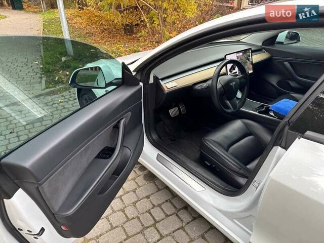 Білий Тесла Модель 3, об'ємом двигуна 0 л та пробігом 105 тис. км за 22250 $, фото 9 на Automoto.ua