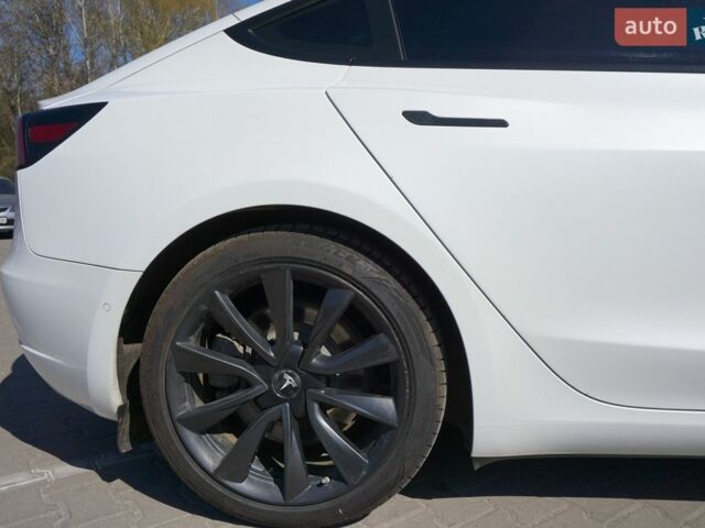 Білий Тесла Модель 3, об'ємом двигуна 0 л та пробігом 122 тис. км за 15800 $, фото 47 на Automoto.ua