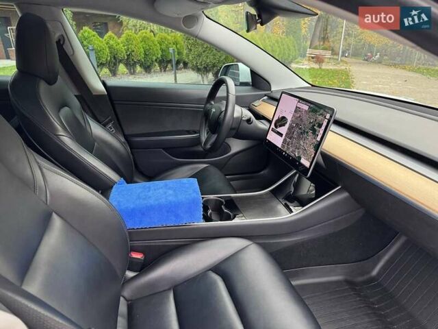 Білий Тесла Модель 3, об'ємом двигуна 0 л та пробігом 105 тис. км за 22250 $, фото 15 на Automoto.ua