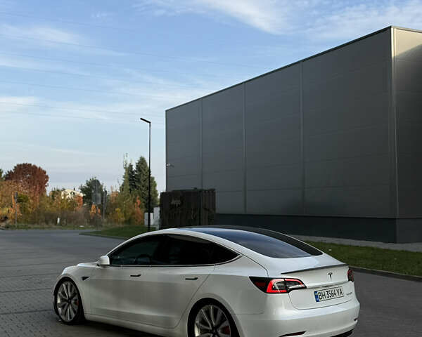 Белый Тесла Модель 3, объемом двигателя 0 л и пробегом 121 тыс. км за 19400 $, фото 2 на Automoto.ua