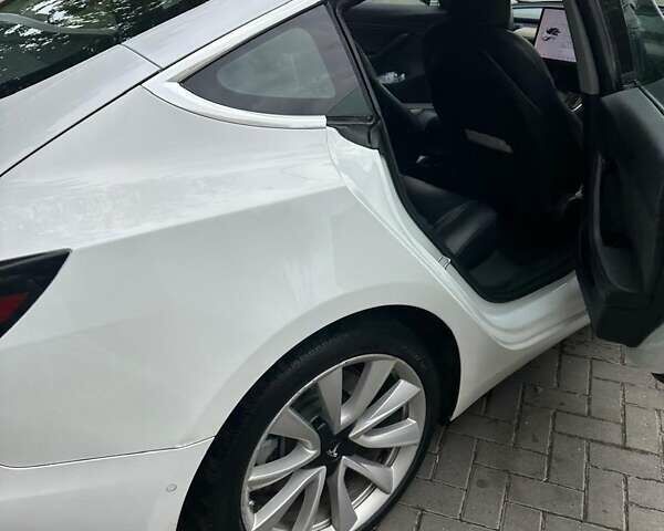 Белый Тесла Модель 3, объемом двигателя 0 л и пробегом 79 тыс. км за 16500 $, фото 29 на Automoto.ua