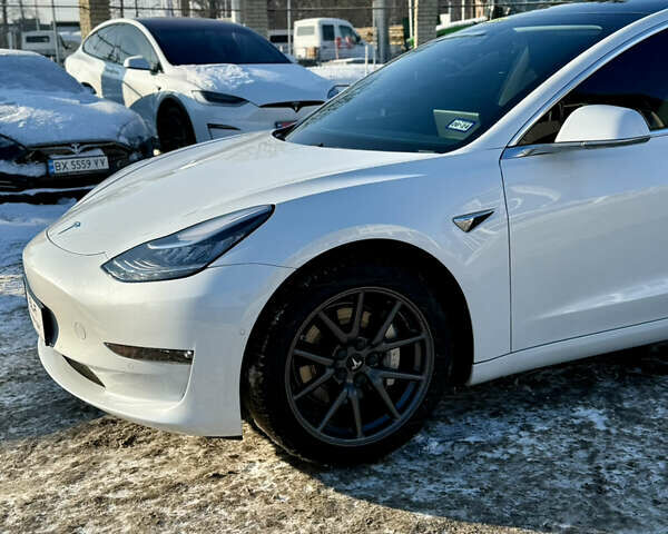 Белый Тесла Модель 3, объемом двигателя 0 л и пробегом 112 тыс. км за 18900 $, фото 4 на Automoto.ua