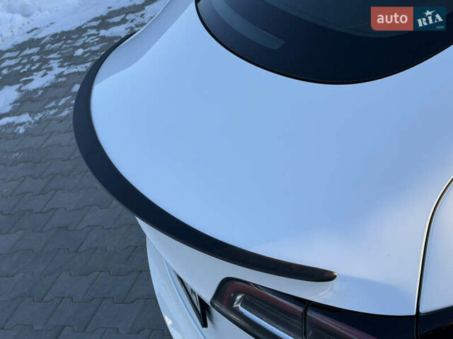 Білий Тесла Модель 3, об'ємом двигуна 0 л та пробігом 74 тис. км за 16500 $, фото 19 на Automoto.ua
