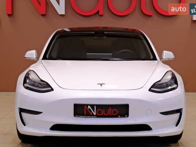 Белый Тесла Модель 3, объемом двигателя 0 л и пробегом 54 тыс. км за 15900 $, фото 1 на Automoto.ua