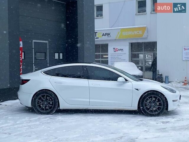 Белый Тесла Модель 3, объемом двигателя 0 л и пробегом 103 тыс. км за 18999 $, фото 10 на Automoto.ua