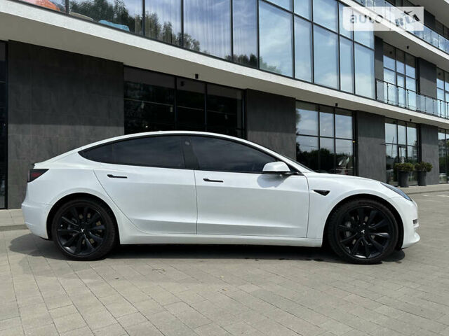 Белый Тесла Модель 3, объемом двигателя 0 л и пробегом 140 тыс. км за 19999 $, фото 8 на Automoto.ua