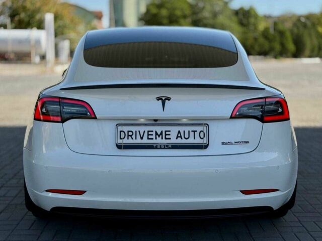 Белый Тесла Модель 3, объемом двигателя 0 л и пробегом 77 тыс. км за 21499 $, фото 5 на Automoto.ua