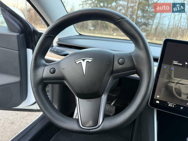 Белый Тесла Модель 3, объемом двигателя 0 л и пробегом 139 тыс. км за 17750 $, фото 51 на Automoto.ua