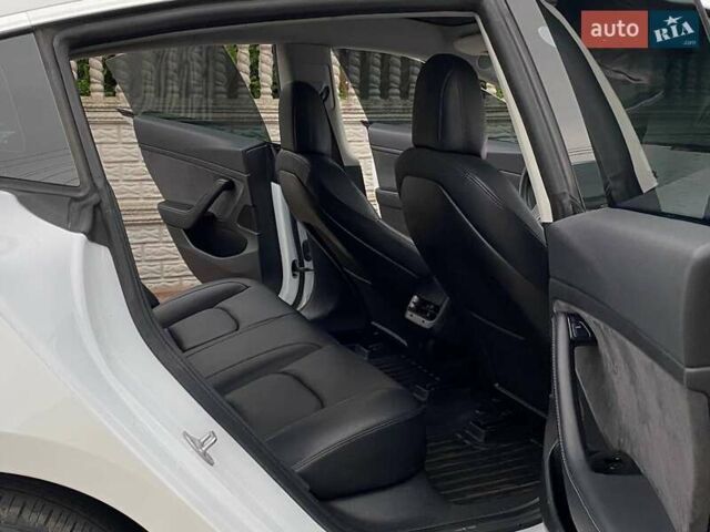 Білий Тесла Модель 3, об'ємом двигуна 0 л та пробігом 130 тис. км за 17200 $, фото 22 на Automoto.ua