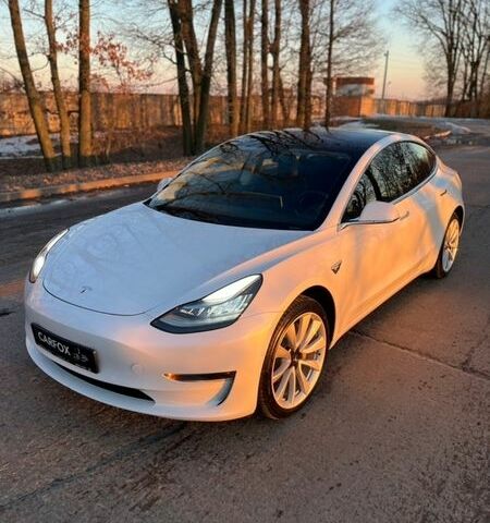 Белый Тесла Модель 3, объемом двигателя 0 л и пробегом 62 тыс. км за 22400 $, фото 2 на Automoto.ua