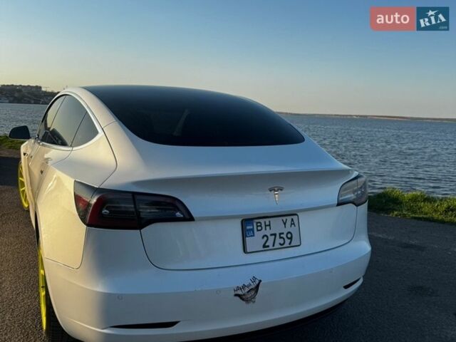 Белый Тесла Модель 3, объемом двигателя 0 л и пробегом 108 тыс. км за 15000 $, фото 4 на Automoto.ua