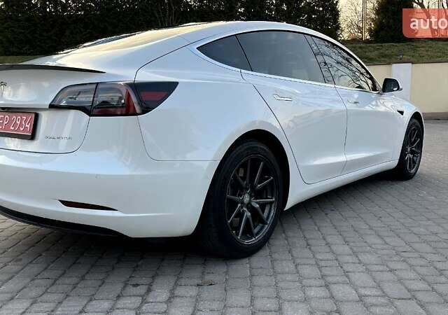 Белый Тесла Модель 3, объемом двигателя 0 л и пробегом 97 тыс. км за 19900 $, фото 10 на Automoto.ua