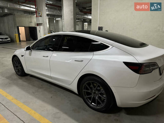 Білий Тесла Модель 3, об'ємом двигуна 0 л та пробігом 145 тис. км за 16900 $, фото 6 на Automoto.ua