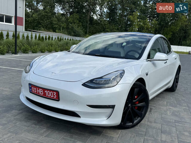 Белый Тесла Модель 3, объемом двигателя 0 л и пробегом 105 тыс. км за 19999 $, фото 1 на Automoto.ua