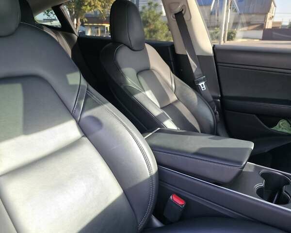 Белый Тесла Модель 3, объемом двигателя 0 л и пробегом 142 тыс. км за 17500 $, фото 25 на Automoto.ua