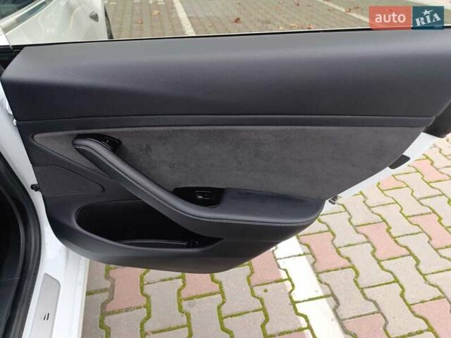 Білий Тесла Модель 3, об'ємом двигуна 0 л та пробігом 151 тис. км за 17300 $, фото 24 на Automoto.ua