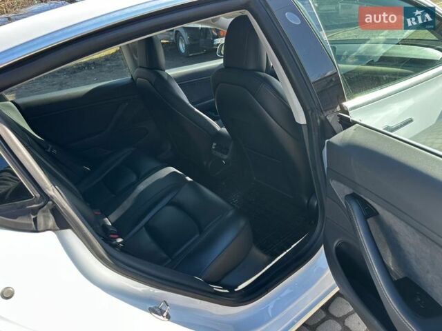 Белый Тесла Модель 3, объемом двигателя 0 л и пробегом 116 тыс. км за 18500 $, фото 13 на Automoto.ua