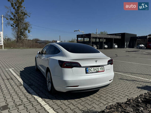 Белый Тесла Модель 3, объемом двигателя 0 л и пробегом 63 тыс. км за 19000 $, фото 4 на Automoto.ua