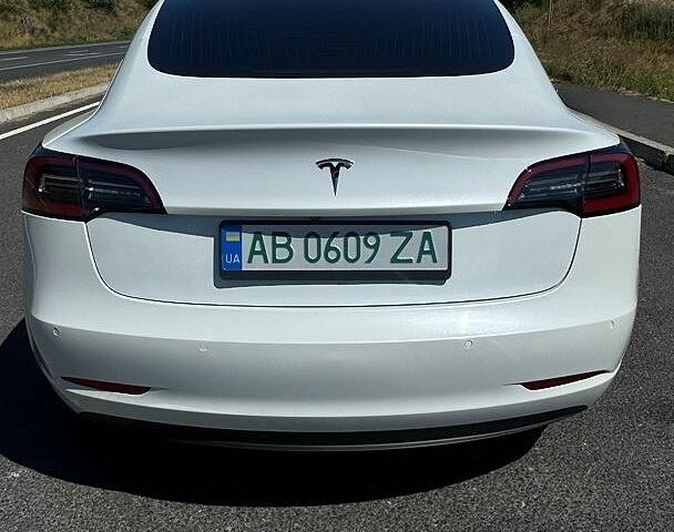 Білий Тесла Модель 3, об'ємом двигуна 0 л та пробігом 146 тис. км за 18499 $, фото 5 на Automoto.ua