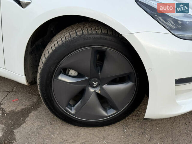 Белый Тесла Модель 3, объемом двигателя 0 л и пробегом 139 тыс. км за 17750 $, фото 4 на Automoto.ua