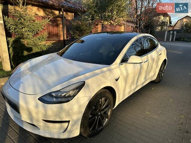 Белый Тесла Модель 3, объемом двигателя 0 л и пробегом 99 тыс. км за 20900 $, фото 39 на Automoto.ua