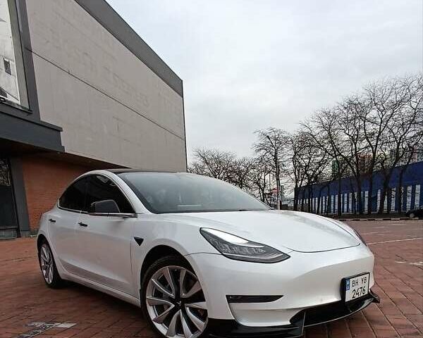 Белый Тесла Модель 3, объемом двигателя 0 л и пробегом 143 тыс. км за 16000 $, фото 1 на Automoto.ua