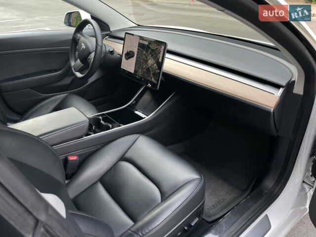 Белый Тесла Модель 3, объемом двигателя 0 л и пробегом 54 тыс. км за 16900 $, фото 14 на Automoto.ua