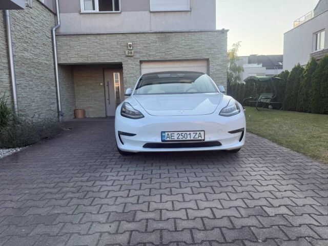 Білий Тесла Модель 3, об'ємом двигуна 0 л та пробігом 72 тис. км за 18895 $, фото 3 на Automoto.ua