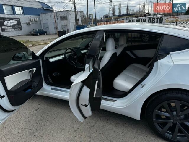 Белый Тесла Модель 3, объемом двигателя 0 л и пробегом 140 тыс. км за 19000 $, фото 17 на Automoto.ua