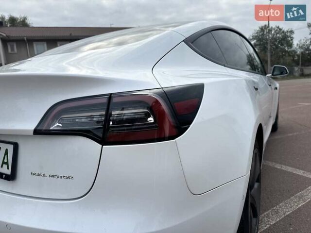 Білий Тесла Модель 3, об'ємом двигуна 0 л та пробігом 80 тис. км за 16500 $, фото 5 на Automoto.ua