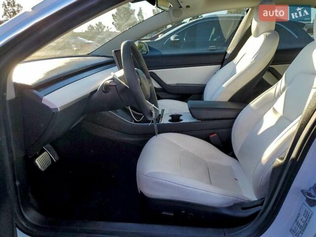 Белый Тесла Модель 3, объемом двигателя 0 л и пробегом 85 тыс. км за 6400 $, фото 6 на Automoto.ua