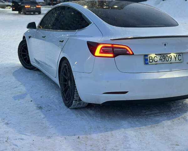 Білий Тесла Модель 3, об'ємом двигуна 0 л та пробігом 80 тис. км за 19000 $, фото 5 на Automoto.ua