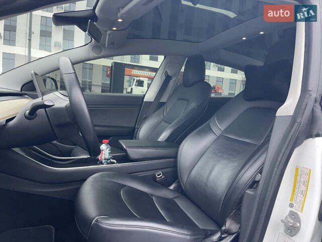 Белый Тесла Модель 3, объемом двигателя 0 л и пробегом 73 тыс. км за 17000 $, фото 23 на Automoto.ua