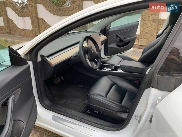 Белый Тесла Модель 3, объемом двигателя 0 л и пробегом 57 тыс. км за 17000 $, фото 9 на Automoto.ua
